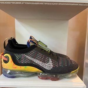 Sz 8.5 Nike air vapormax flyknit men